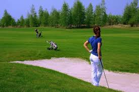 what to wear to golf course female